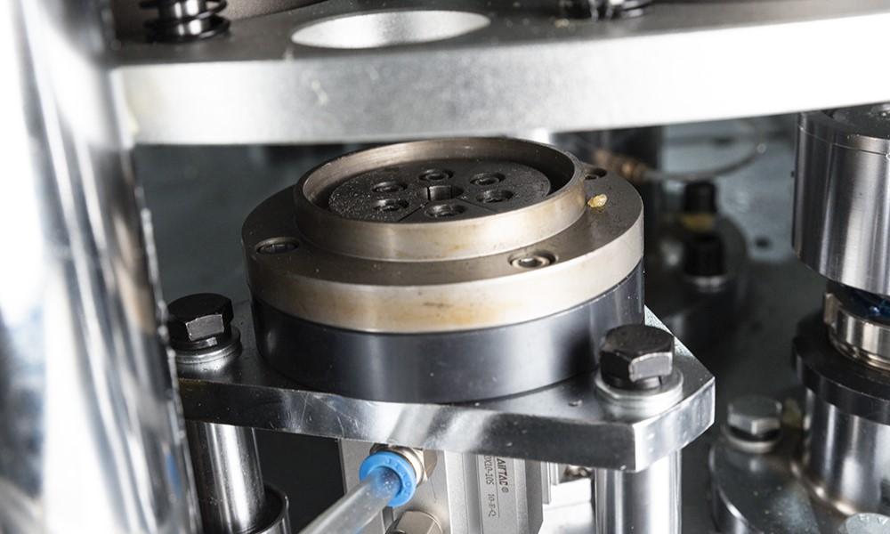 Bottom Knurling Unit